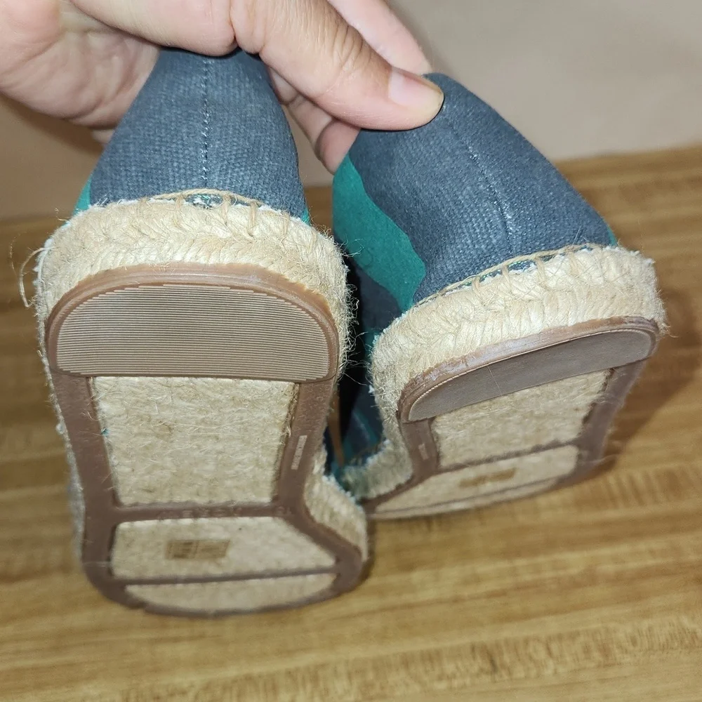 J. CREW Striped Canvas Slip on Espadrille Flats - Blue and Teal, size 10